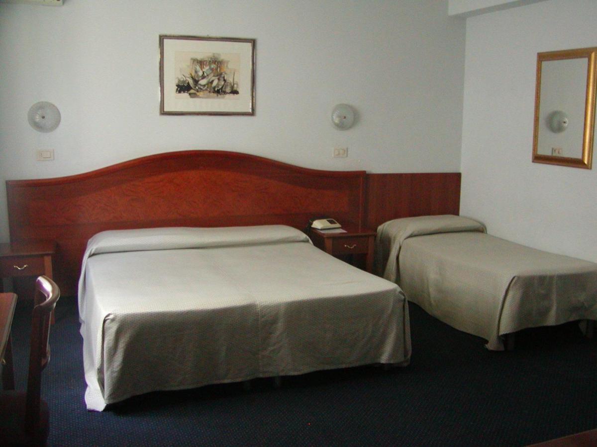 Hotel Tortorina Urbino Room photo